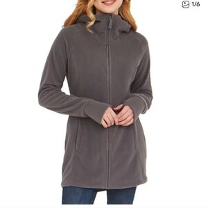 Stay cozy in this Bench women’s fleece jacket. Soft gray full-zip style with an